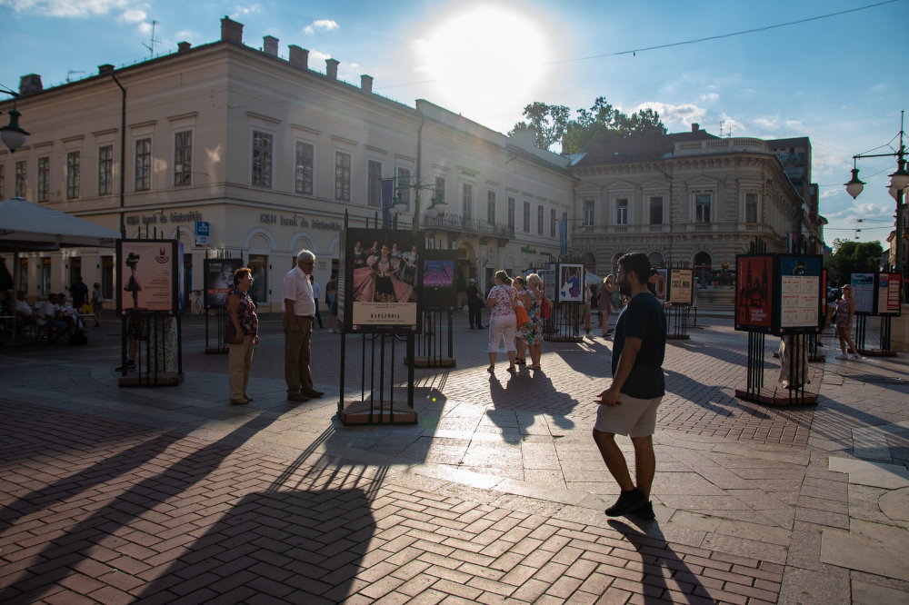 Kültéri kiállítás nyílt és dokumentumfilm készült a Szegedi Szabadtéri tiszteletére